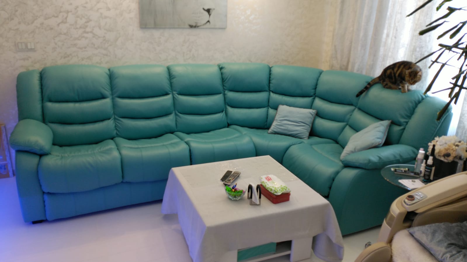 Перетяжка дивана на дому. Гвардейск